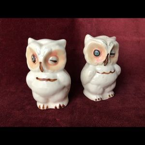 SOLD. Shawnee Pottery, Winky Owls salt & pepper shaker